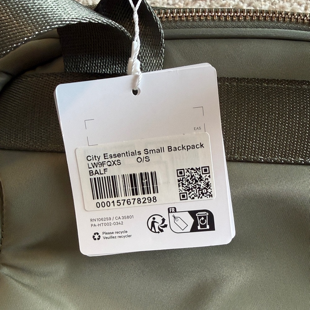 Lululemon City Essentials Small Backpack 10L Bay Leaf Green NWT - Picture 10 of 10